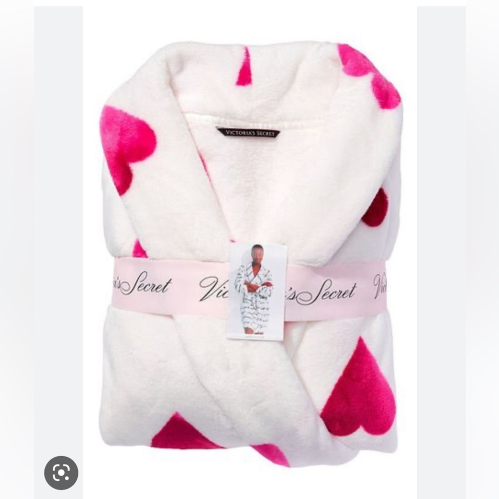 VICTORIA'S SECRET
Short Plush Cozy Robe - Picture 4 of 4